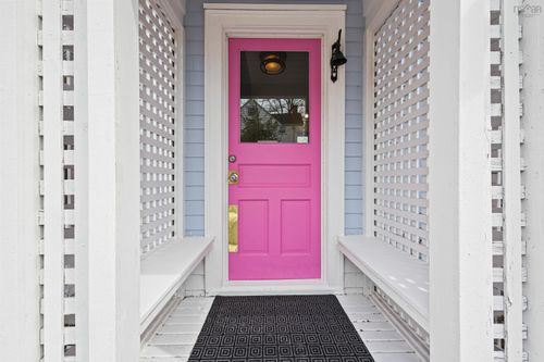 89&93 Queen St, Chester, NS, B0J1J0 | Card Image