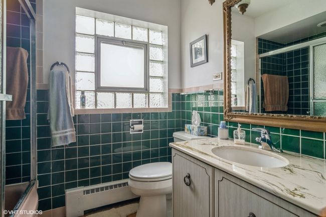 6445 N Oketo Ave, Home with 6 bedrooms, 3 bathrooms and 2 parking in CHICAGO IL | Image 14