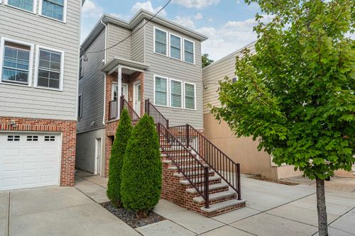 93 Evergreen St, Bayonne, NJ, 07002-4305 | Card Image
