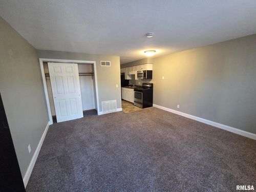 1-1102 Mound St, Davenport, IA, 52803-3926 | Card Image