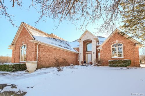 2051 E Oakwood Rd, Oxford, MI, 48370-1201 | Card Image