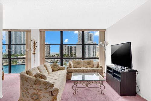 apt-822-1000 Parkview Dr, Hallandale Beach, FL, 33009-2987 | Card Image