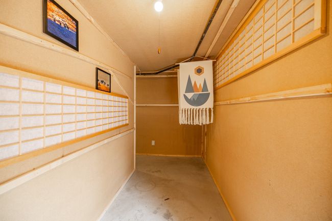 Hall with concrete floors | Image 32