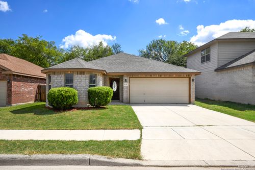 8118 Grissom Cir, San Antonio, TX, 78251-2830 | Card Image