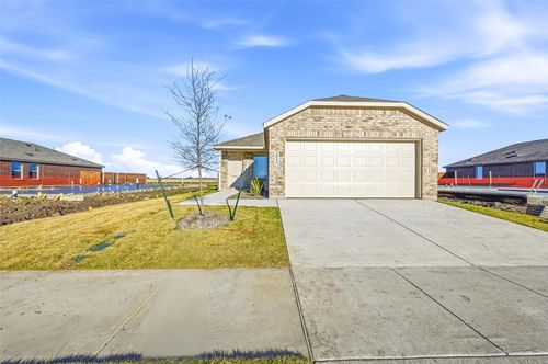 2040 Shady Oaks Dr, Ennis, TX, 75119-8941 | Card Image