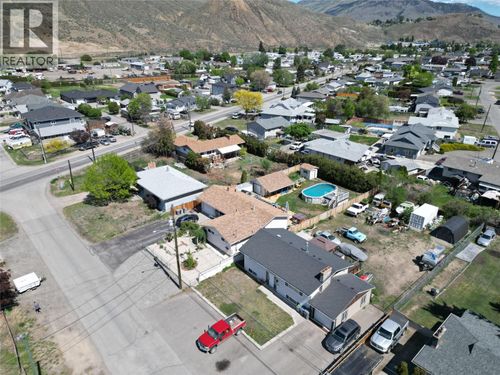1087 Laroque St, Kamloops, BC, V2B5L6 | Card Image
