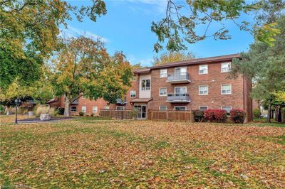 18 - 612 Grey St, Home with 2 bedrooms, 1 bathrooms and 2 parking in Brantford ON | Image 2