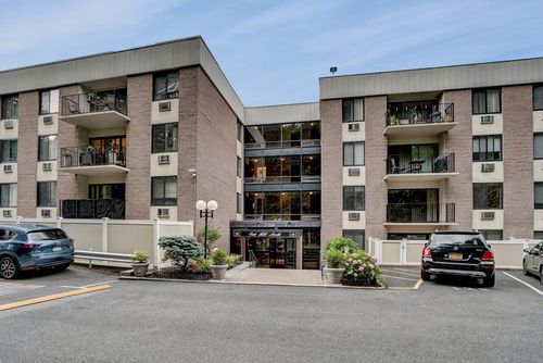 apt-3e-128 Colonial Pkwy, Yonkers, NY, 10710-3830 | Card Image