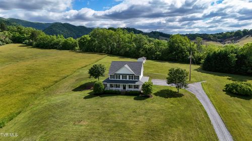 3725 Lunsford Mill Rd, Hiltons, VA, 24258-6017 | Card Image