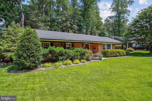 8210 Briar Creek Dr, ANNANDALE, VA, 22003-4639 | Card Image