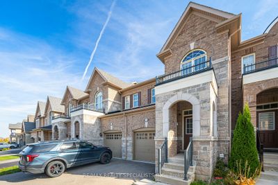 35 Merrybrook Trail, House attached with 3 bedrooms, 3 bathrooms and 2 parking in Brampton ON | Image 3