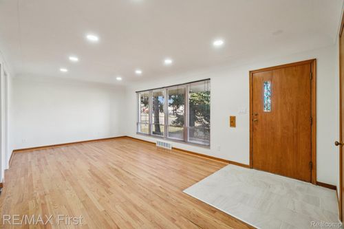 22400 Kelly Rd, Eastpointe, MI, 48021-2621 | Card Image