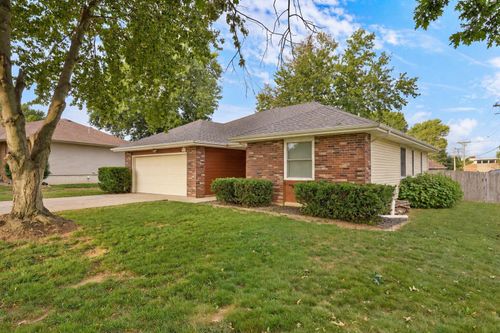 915 Breann Ct, Nixa, MO, 65714-9287 | Card Image