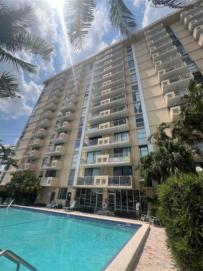 303 - 2350 Ne 135th St, Condo with 2 bedrooms, 2 bathrooms and null parking in North Miami FL | Image 39