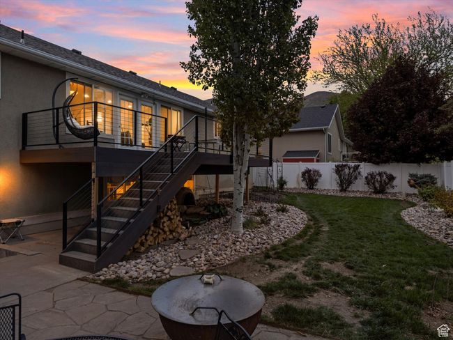 Night view of backyard (twilight) | Image 34