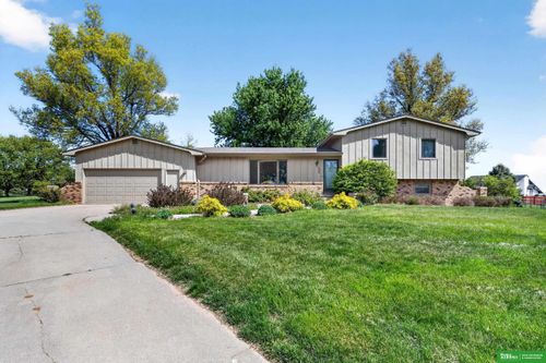 1026 Skyline Dr, Fremont, NE, 68025-7851 | Card Image
