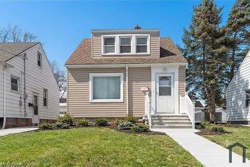 18851 Raymond St, Maple Heights, OH, 44137-1653 | Card Image