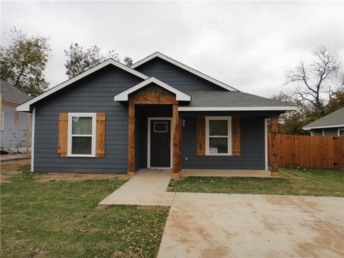 709 W Hull St, Denison, TX, 75020-5040 | Card Image