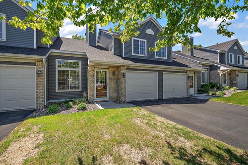535 Mission Hills Way W, Chanhassen, MN, 55317-7701 | Card Image