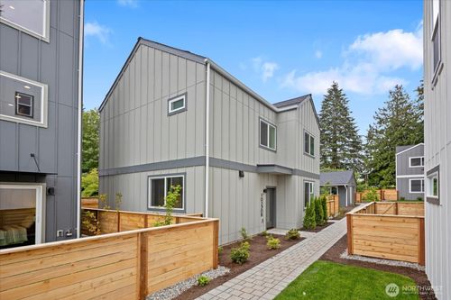 b-10330 Ashworth Ave N, Seattle, WA, 98133-9410 | Card Image