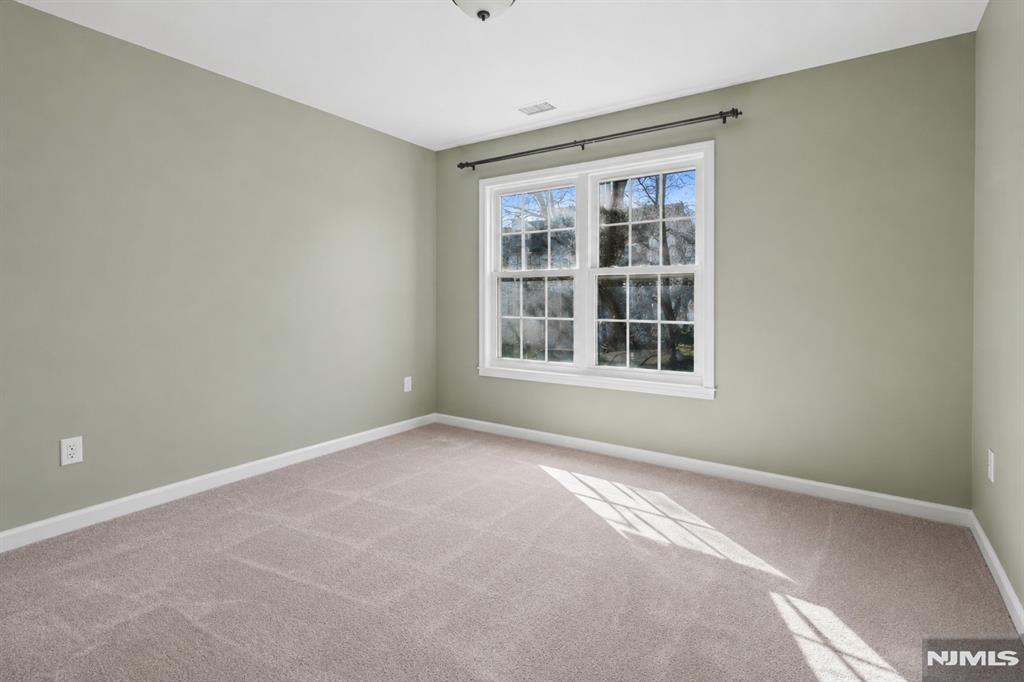 Residential Lease in Newark 5