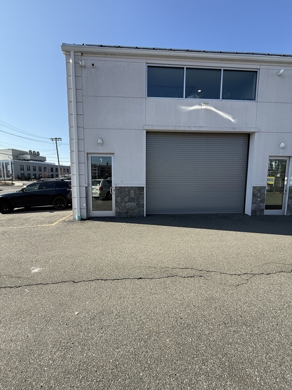 1-586 Pleasant St, Watertown, MA 02472