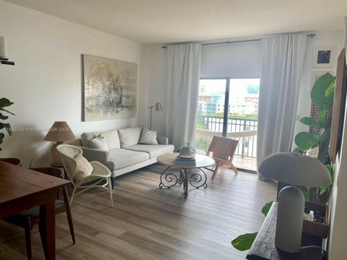 apt-809-3590 Coral Way, Miami, FL, 33145-3076 | Card Image