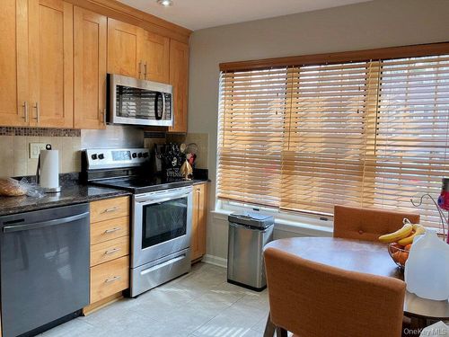 1404 Pondcrest Ln, White Plains, NY, 10607-1357 | Card Image