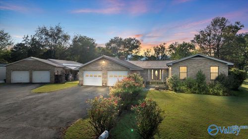 136 Petty Ln, Brownsboro, AL, 35741-9498 | Card Image