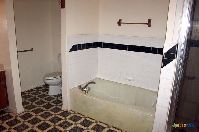 854 Pettytown Rd, Home with 3 bedrooms, 2 bathrooms and null parking in Red Rock TX | Image 26