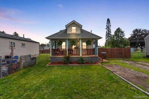 28828 Galloway St, Roseville, MI, 48066-4200 | Card Image