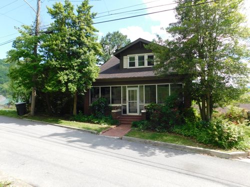 306 Ivy St, Harlan, KY, 40831-1576 | Card Image