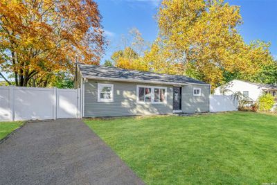 147 Suffolk Avenue, House other with 4 bedrooms, 1 bathrooms and null parking in Brentwood NY | Image 2