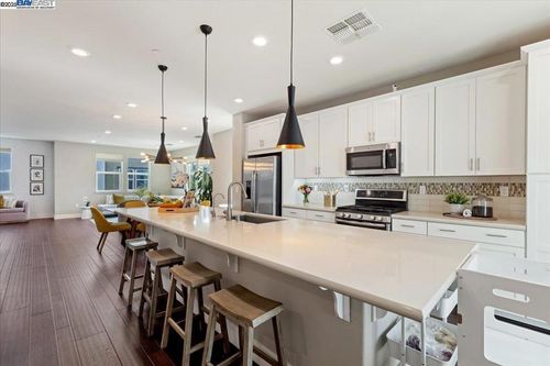 4023 Clare St, Dublin, CA, 94568-4285 | Card Image