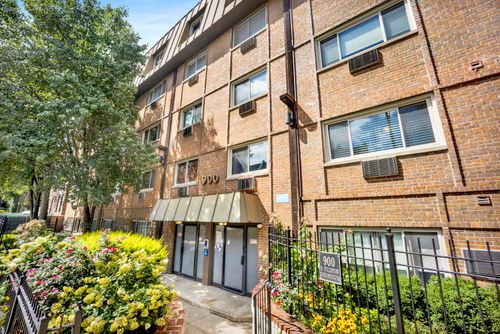 apt-2j-900 W Fullerton Ave, CHICAGO, IL, 60614-2435 | Card Image