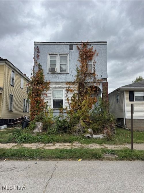 223 N Zane Hwy, Martins Ferry, OH, 43935-1556 | Card Image