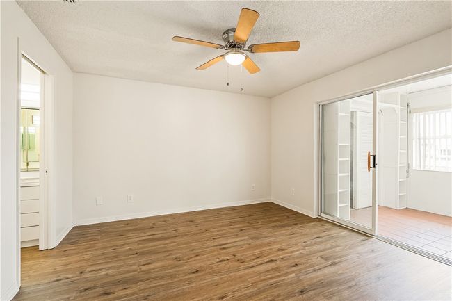 APT-204 - 540 Grove Isle Cir, House attached with 2 bedrooms, 2 bathrooms and null parking in Vero Beach FL | Image 12