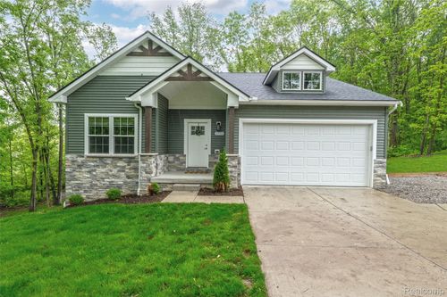5733 Warren Woods Ln, Hamburg Twp, MI, 48189-8160 | Card Image