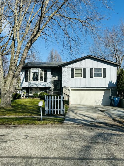 1605 Old Farm Ln, Chesterton, IN, 46304-3154 | Card Image