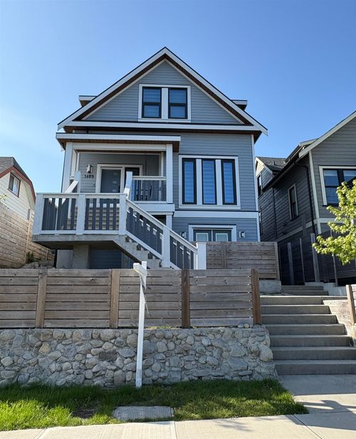 1409 Sixth Ave, New Westminster, BC, V3M2C5 | Card Image