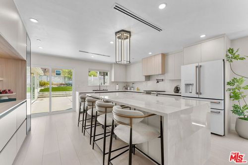 10360 Mcclemont Ave, Tujunga, CA, 91042 | Card Image