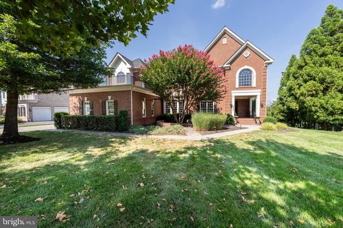 18852 Ridgeback Ct, LEESBURG, VA, 20176-8252 | Card Image