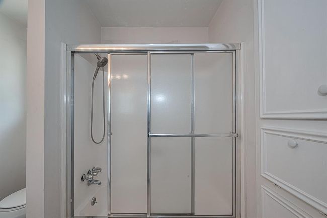 Primary bathroom features a tub/shower combo. | Image 22