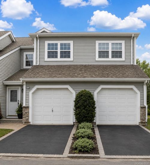 132 Carriage Ln, Plainview, NY, 11803-1528 | Card Image