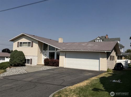 615 Se Mitchum St, Wilbur, WA, 99185-5130 | Card Image