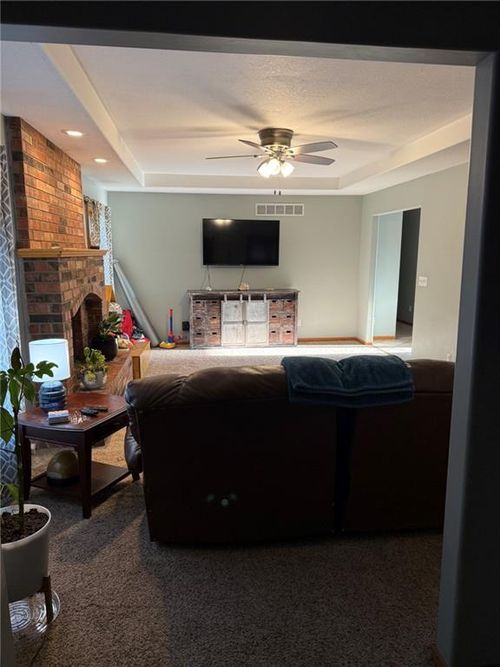 416 Heather St, Burlington, KS, 66839-9246 | Card Image