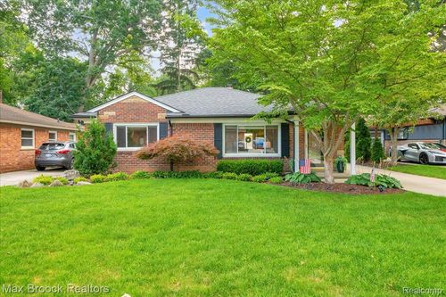 1408 Avondale St, Sylvan Lake, MI, 48320-1702 | Card Image