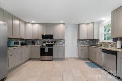 2510 Sherrill St, Charlotte, NC, 28208-6824 | Card Image