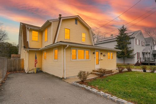 32 Grove St, Wanaque, NJ, 07465-1922 | Card Image