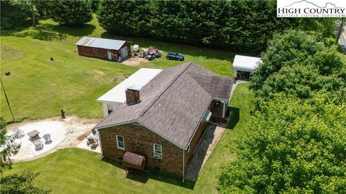 1424 Bear Creek Rd, Bakersville, NC, 28705-8501 | Card Image